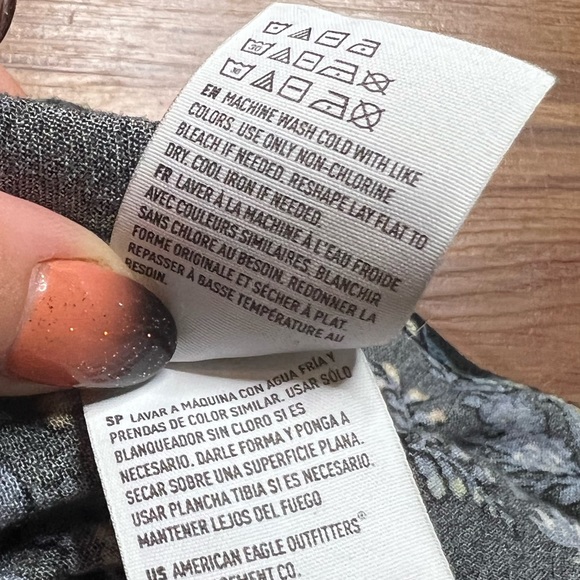 American Eagle Floral Keyhole Peasant Top size XL - Picture 12 of 16